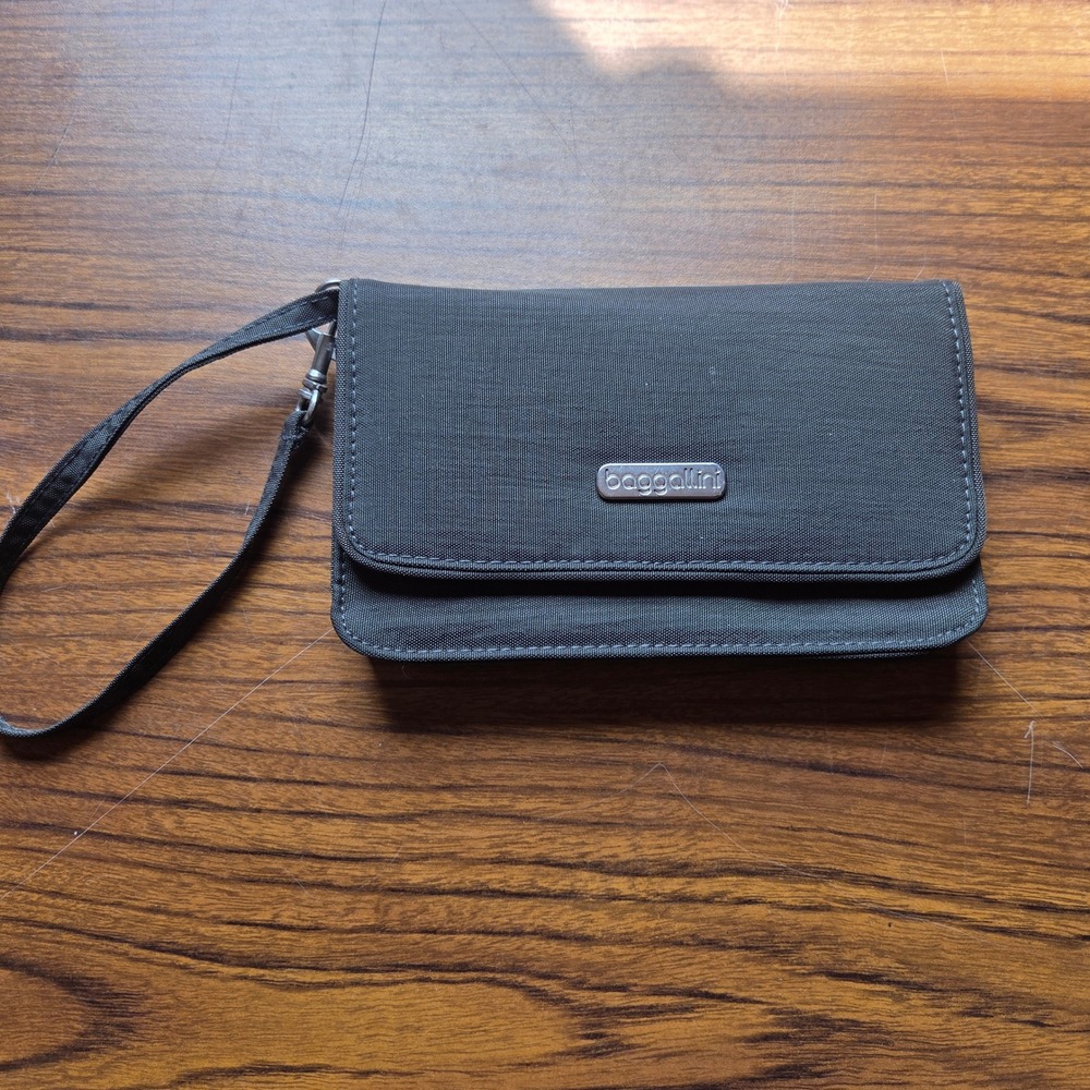 Baggallini RFID Blocking Wristlet Wallet Gray Purple Nylon Travel Organizer